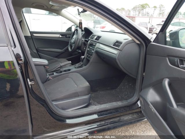 1VWAT7A3XEC037024 Volkswagen Passat 1.8t S
