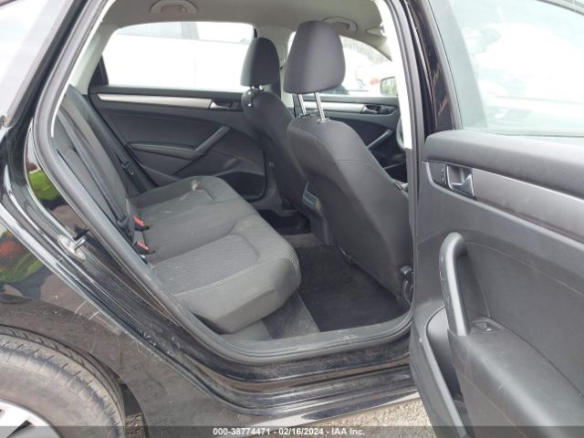1VWAT7A3XEC037024 Volkswagen Passat 1.8t S