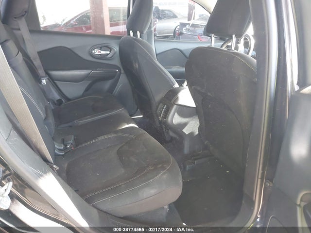 1C4PJLCB9GW125502 Jeep Cherokee Altitude