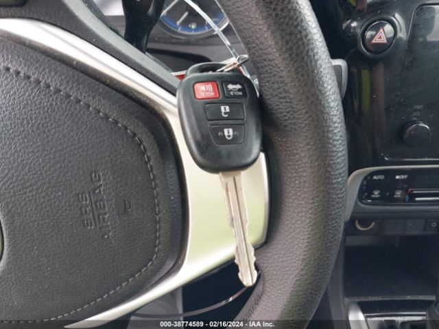 2T1BURHE5HC837104 Toyota COROLLA LE