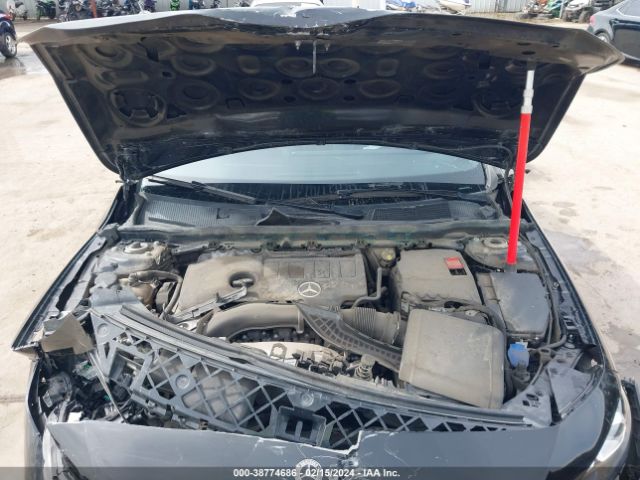 WDD3G4EB0KW025920 Mercedes-Benz A 220