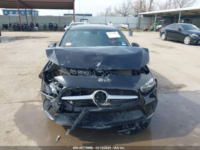 WDD3G4EB0KW025920 Mercedes-Benz A 220