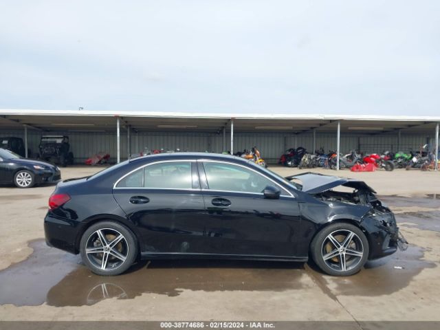 WDD3G4EB0KW025920 Mercedes-Benz A 220