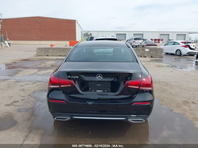 WDD3G4EB0KW025920 Mercedes-Benz A 220