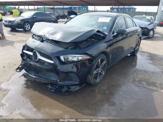 WDD3G4EB0KW025920 Mercedes-Benz A 220