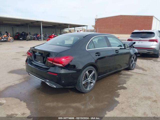 WDD3G4EB0KW025920 Mercedes-Benz A 220