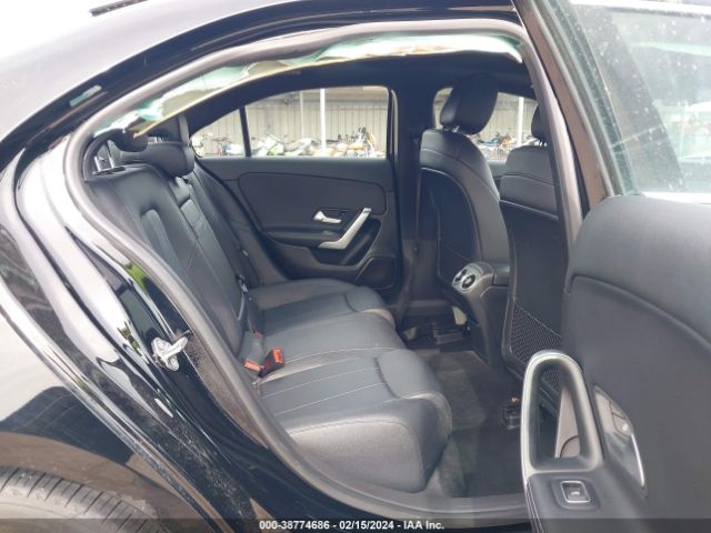 WDD3G4EB0KW025920 Mercedes-Benz A 220