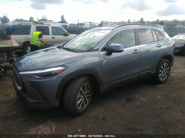 Toyota Corolla Cross Xle 2022 7MUDAAAG9NV032097 Image 2