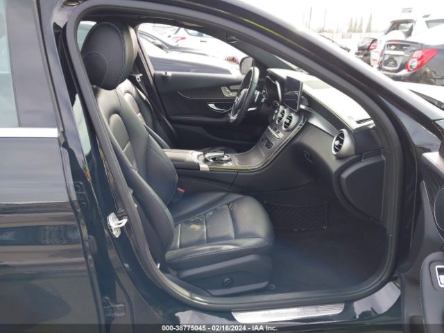 55SWF4JB2GU121302 Mercedes-Benz C 300 Luxury/sport