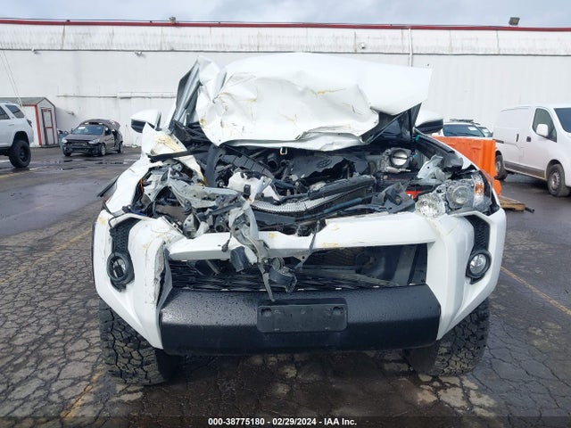 Toyota 4RUNNER SR5 2017 JTEBU5JR7H5473668 Image 12