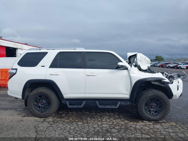 Toyota 4RUNNER SR5 2017 JTEBU5JR7H5473668 Image 13