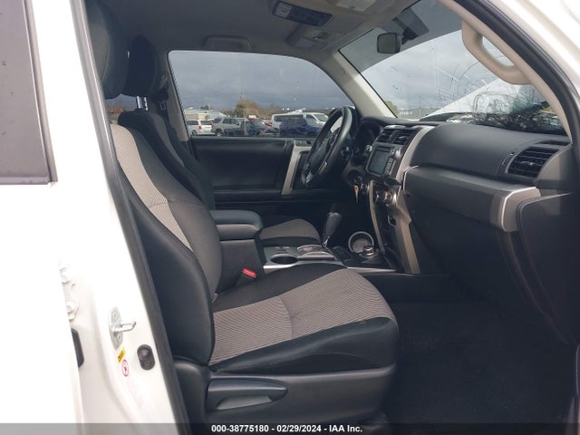 Toyota 4RUNNER SR5 2017 JTEBU5JR7H5473668 Image 5