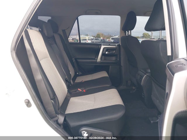 Toyota 4RUNNER SR5 2017 JTEBU5JR7H5473668 Image 8