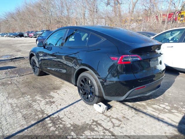 2021 TESLA MODEL Y 5YJYGDED3MF108962 Photo 2