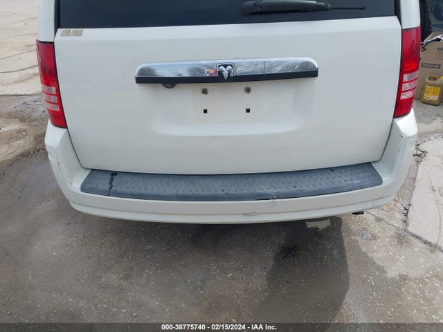 2008 CHRYSLER TOWN & COUNTRY LX VIN: 2A8HR44HX8R618145