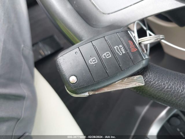 KNAGM4A79F5546987 KIA Optima Lx