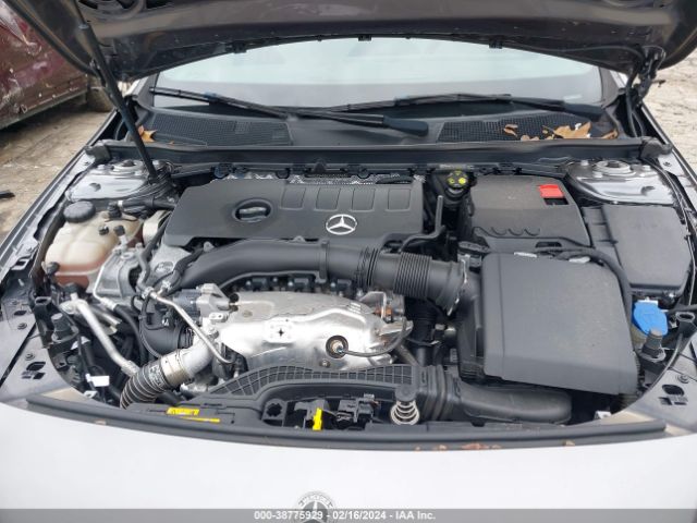 WDD3G4EB1KW010780 Mercedes-Benz A 220