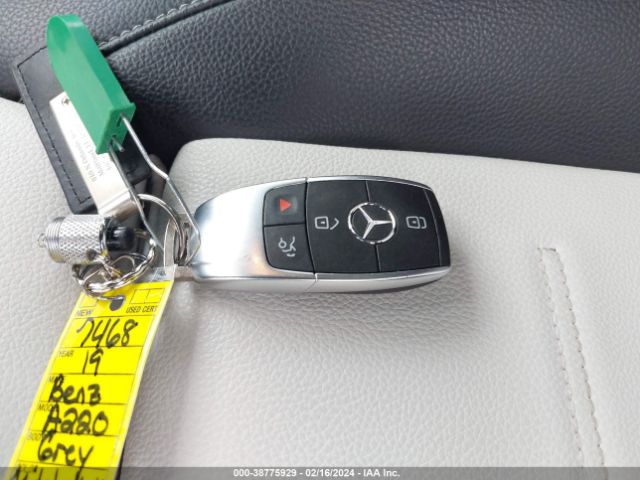 WDD3G4EB1KW010780 Mercedes-Benz A 220