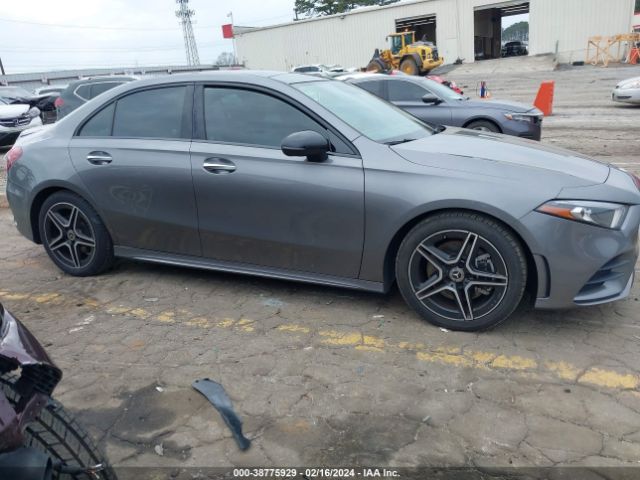 WDD3G4EB1KW010780 Mercedes-Benz A 220