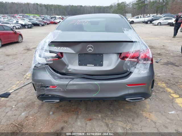 WDD3G4EB1KW010780 Mercedes-Benz A 220