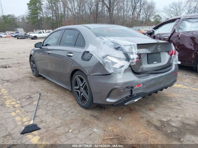 WDD3G4EB1KW010780 Mercedes-Benz A 220