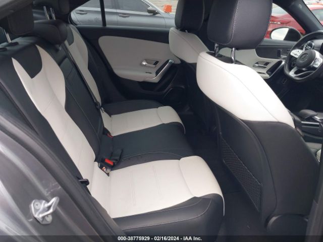 WDD3G4EB1KW010780 Mercedes-Benz A 220