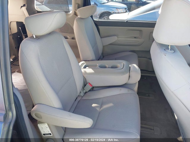 KIA SEDONA LX 2016 KNDMB5C14G6161780 Image 8