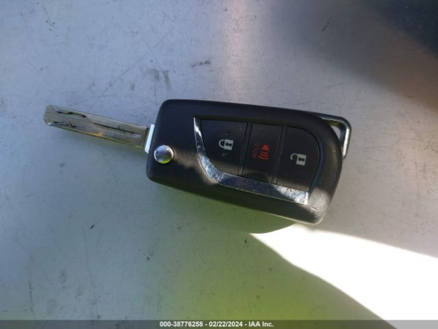 JTMK1RFV3MD065646 Toyota RAV4 LE