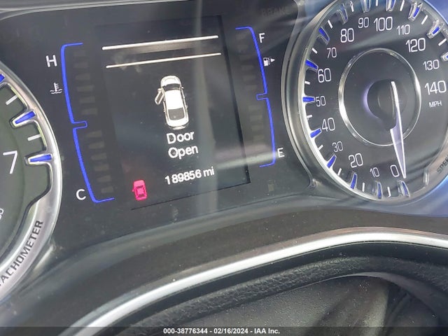 Chrysler 200 Limited 2015 1C3CCCAB8FN632475 Image 7