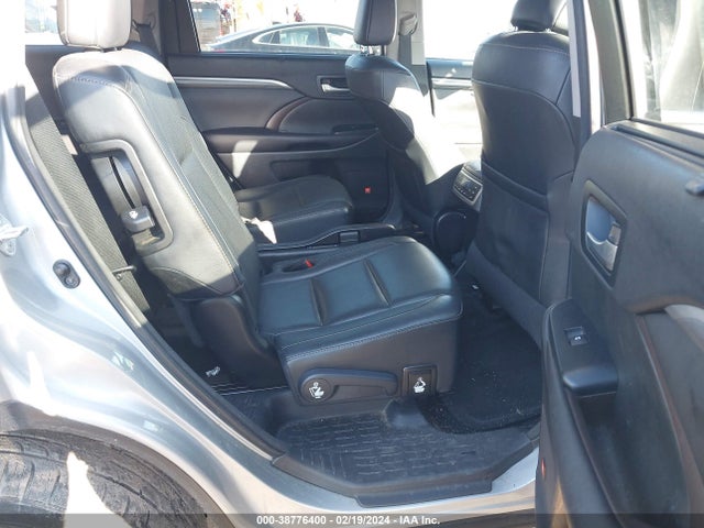 Toyota Highlander Limited Platinum 2017 5TDDZRFH5HS385945 Image 8