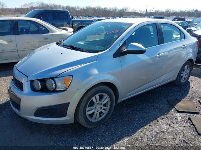 Chevrolet Sonic Lt Auto 2015 1G1JC5SHXF4187964 Image 2