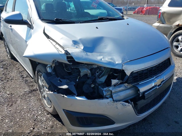Chevrolet Sonic Lt Auto 2015 1G1JC5SHXF4187964 Image 6