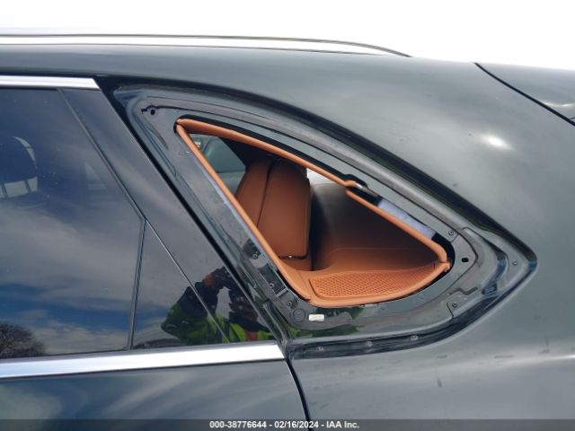 SJAAM2ZV4NC012243 Bentley Bentayga S/v8