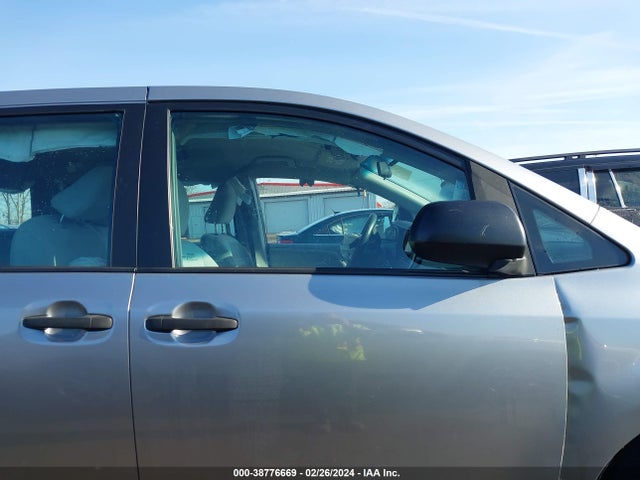 Toyota Sienna L 7 Passenger 2017 5TDZZ3DC7HS812018 Image 13