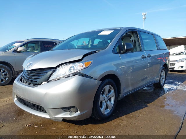 Toyota Sienna L 7 Passenger 2017 5TDZZ3DC7HS812018 Image 2