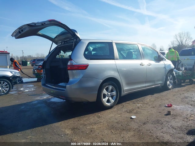 Toyota Sienna L 7 Passenger 2017 5TDZZ3DC7HS812018 Image 4