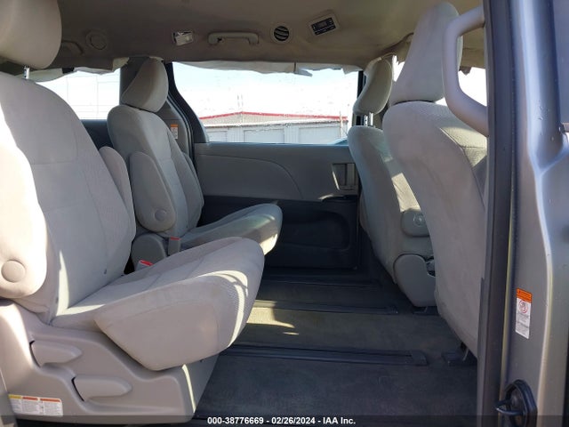 Toyota Sienna L 7 Passenger 2017 5TDZZ3DC7HS812018 Image 8