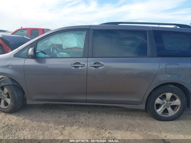 Toyota Sienna Le 8 Passenger 2018 5TDKZ3DC9JS918882 Image 14