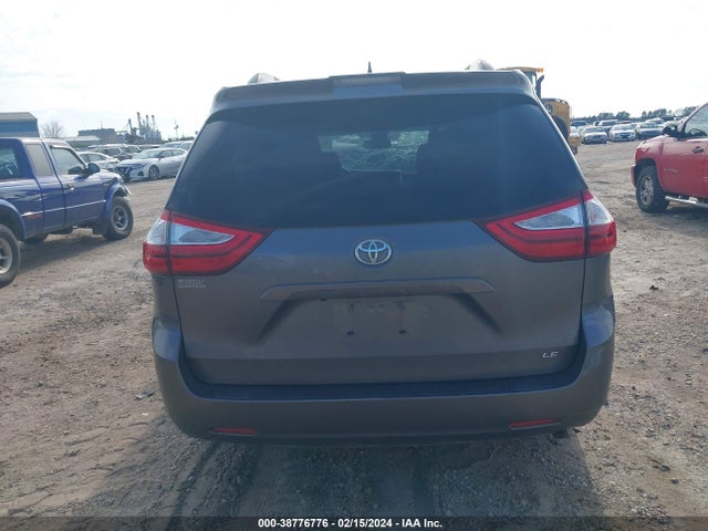 Toyota Sienna Le 8 Passenger 2018 5TDKZ3DC9JS918882 Image 16