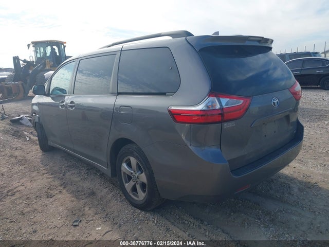 Toyota Sienna Le 8 Passenger 2018 5TDKZ3DC9JS918882 Image 3