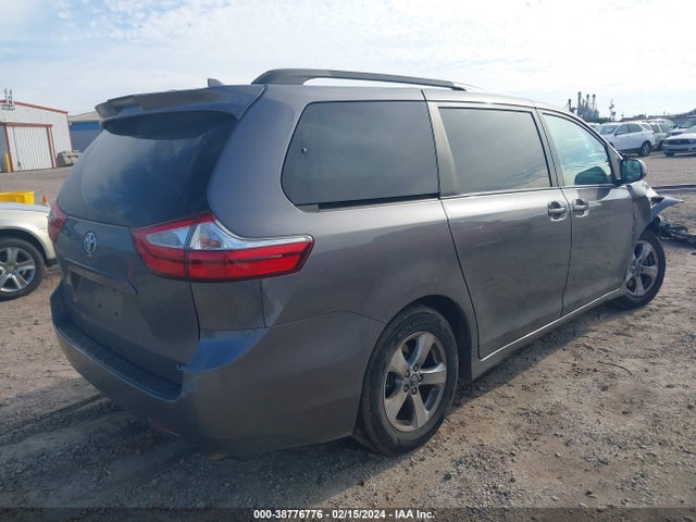 Toyota Sienna Le 8 Passenger 2018 5TDKZ3DC9JS918882 Image 4
