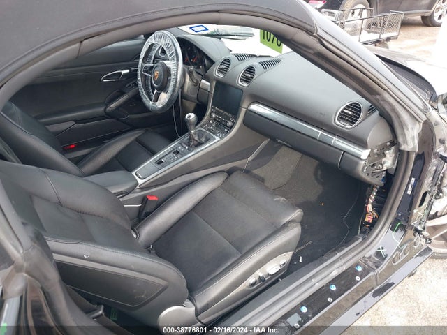 2019 PORSCHE 718 BOXSTER WP0CA2A85KS211437 Photo 4