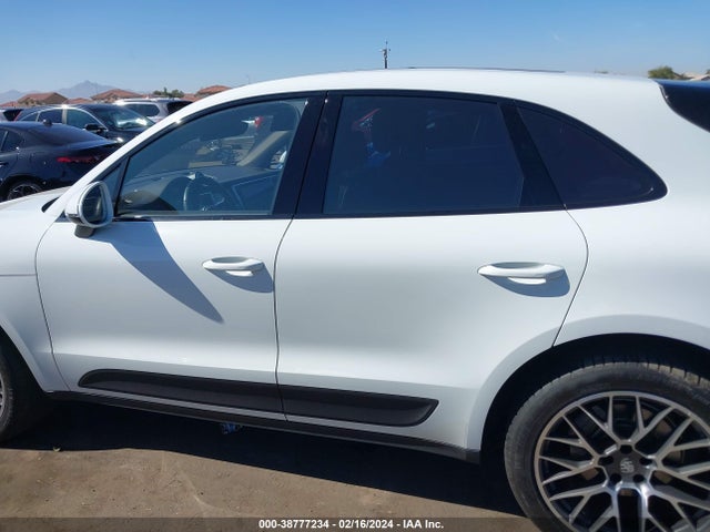 2016 PORSCHE MACAN S VIN: WP1AB2A53GLB49739