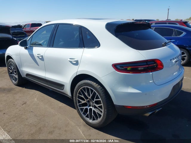 2016 PORSCHE MACAN WP1AB2A53GLB49739 Photo 2
