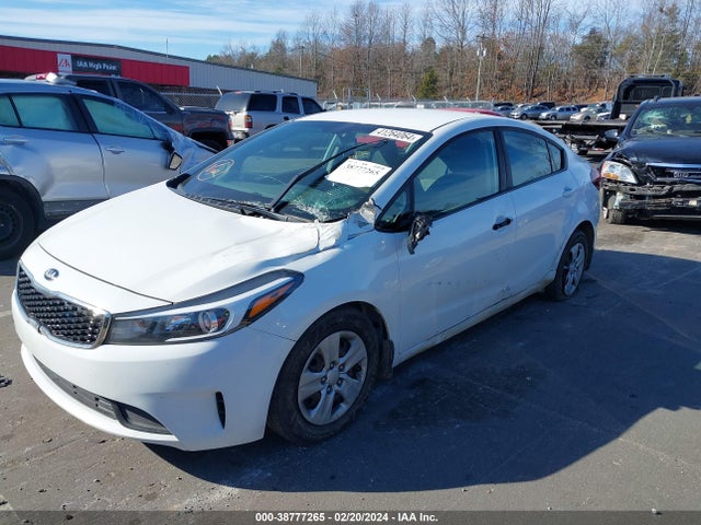 KIA FORTE LX 2017 3KPFK4A76HE130276 Image 2