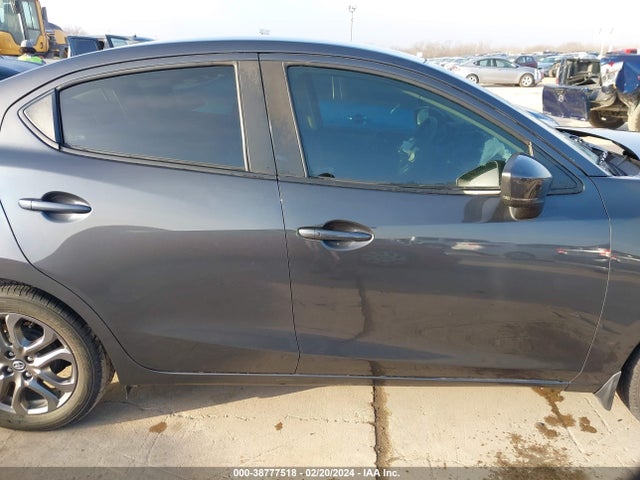 Toyota YARIS LE 2019 3MYDLBYVXKY502139 Image 13