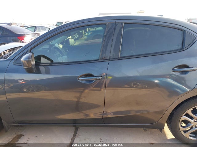 Toyota YARIS LE 2019 3MYDLBYVXKY502139 Image 14
