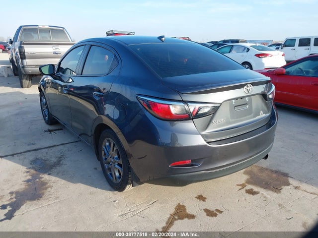 Toyota YARIS LE 2019 3MYDLBYVXKY502139 Image 3