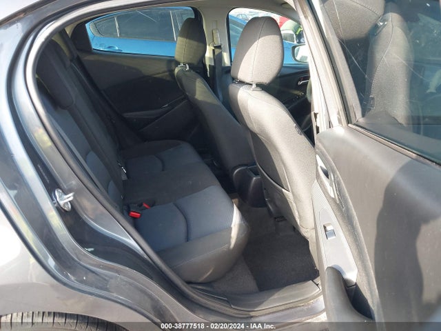 Toyota YARIS LE 2019 3MYDLBYVXKY502139 Image 8