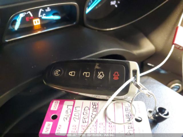 1FMCU9J90HUD28716 Ford Escape Titanium